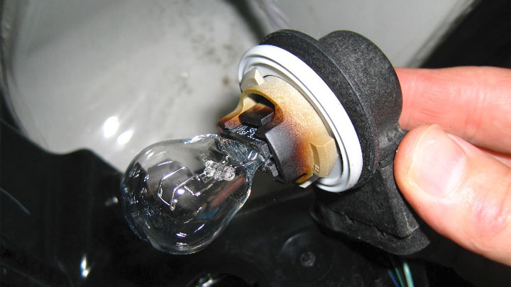 replace turn signal bulb