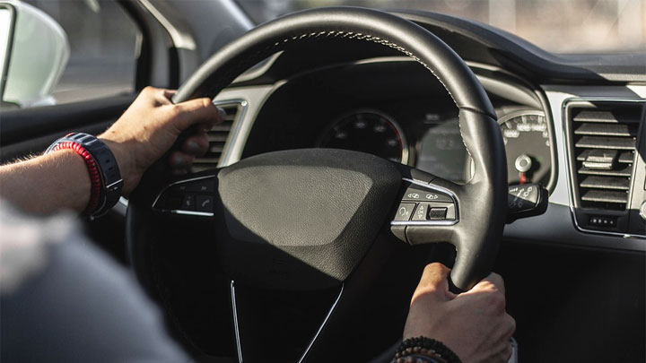 5 Causes of a Steering Wheel That's Hard to Turn