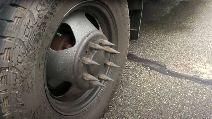 what are spikes on wheels