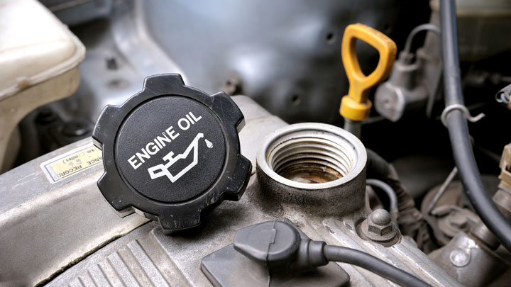 Symptoms of Having the Wrong Engine Oil in Your Car (What Happens?)
